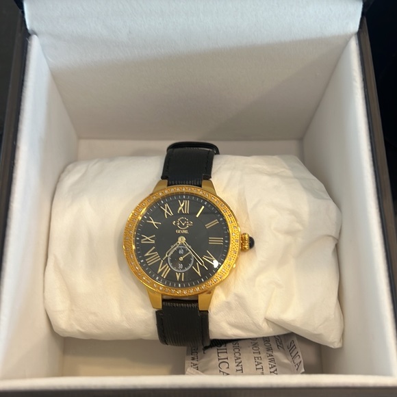 Gevril GV2 Astor Diamond watch - Picture 9 of 9